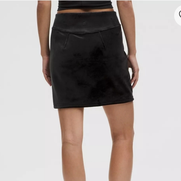 NWT Lululemon Scuba HR Mini Skirt Special Edition Black Velvet SZ L - Picture 2 of 5